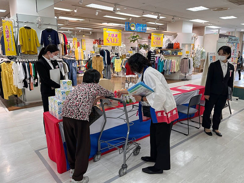 ガラガラ抽選をお楽しみいただいております