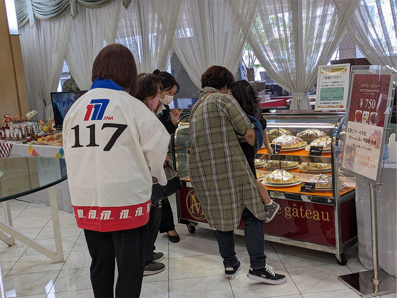 互助会の説明を行っています。